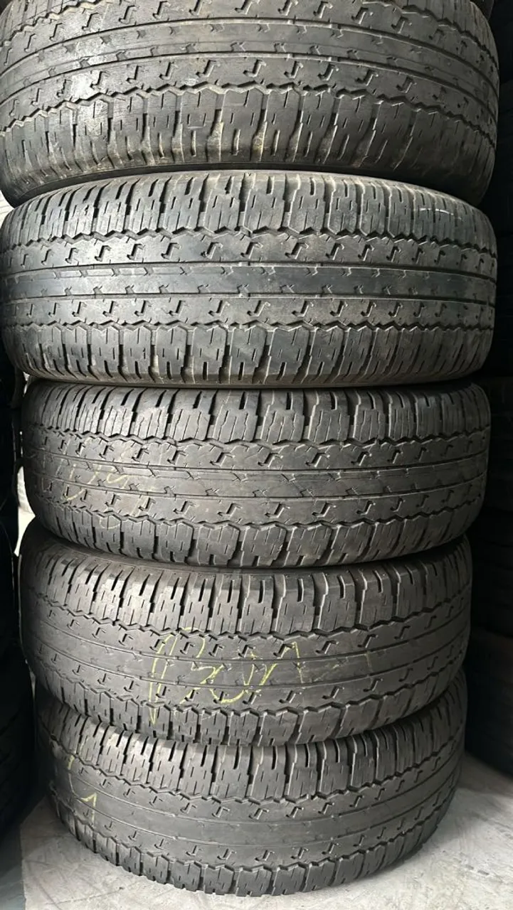 Pneus 265/65/17 Marca BRIDGESTONE.