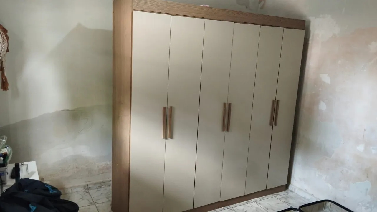 Guarda-Roupa de Casal Moderno e Espaçoso