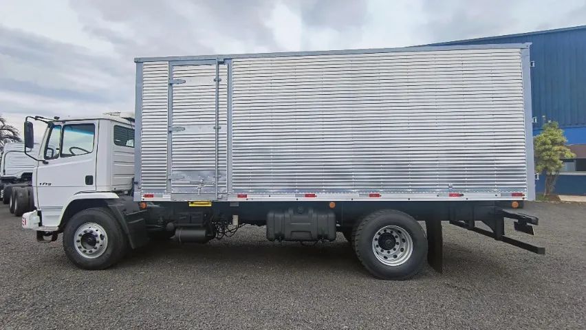 MB 1719 BAU OFICINA COMPLETA 2013 - Foto 5