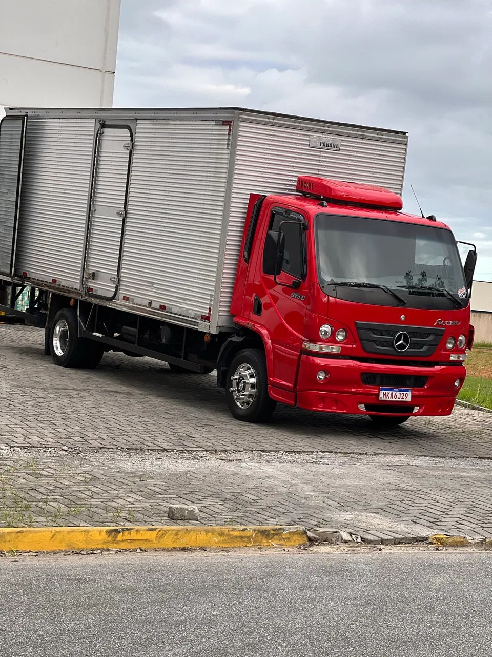 Fretes transportes e mudanças caminhão baú 6 metros valor apartir de 200 reias  - Foto 2