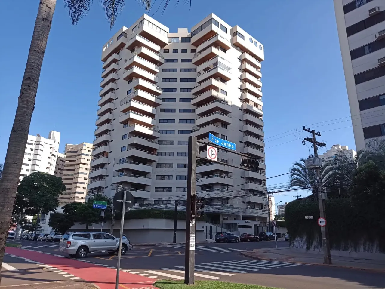 Imóvel para venda possui 300 metros quadrados com 5 quartos em Centro - Campo Grande - MS