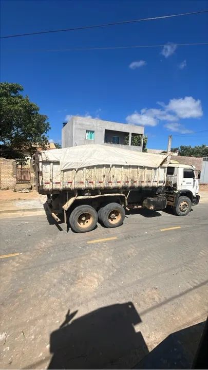 Caminhão basculante 