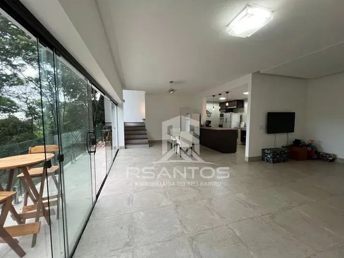 FREGUESIA - Maravilhosa casa espaçosa em condomínio com porteira fechada. - Foto 2