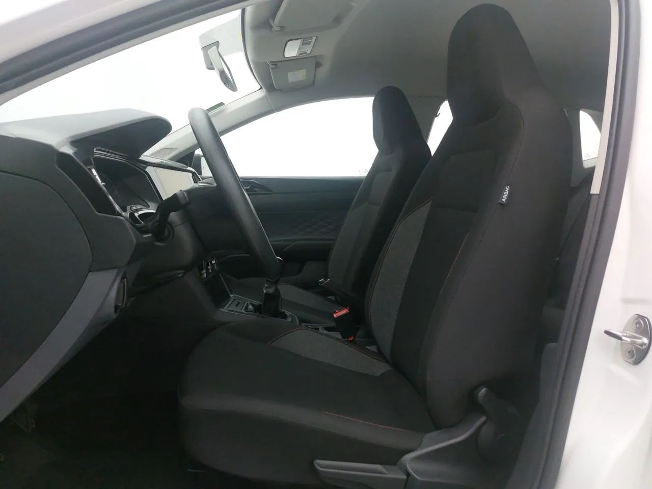 Volkswagen Polo Track 1.0 Flex 12V 5p, foto 16 de 18