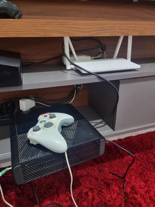 Xbox 360 com controle e jogos 