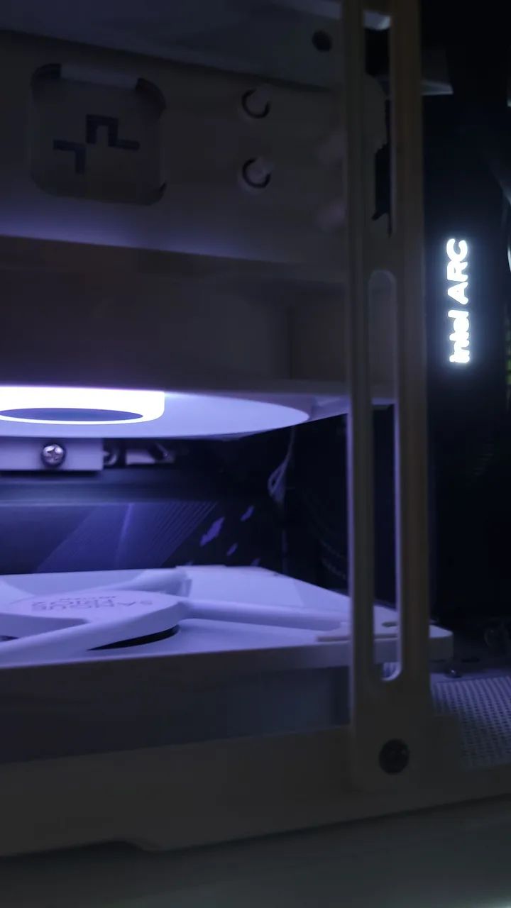 PC Gamer Ryzen 7 8700G + Intel Arc B580 | 32GB DDR5 | 2K - Foto 2