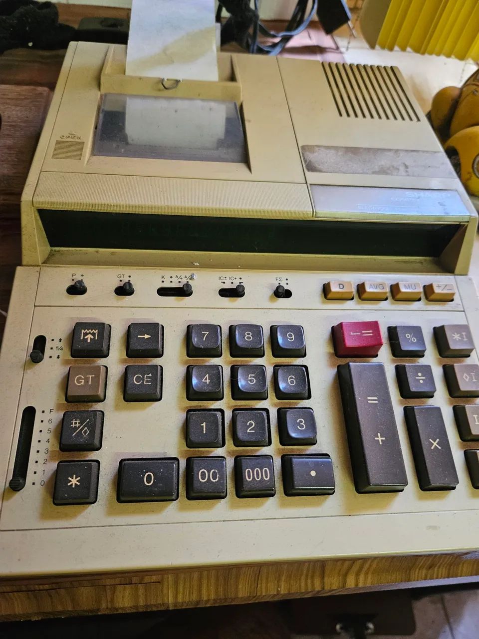 Calculadora impressora e digital.  ANTIGA