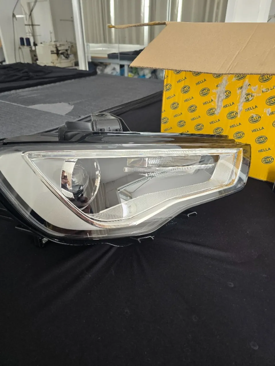 Farol lado direito Audi