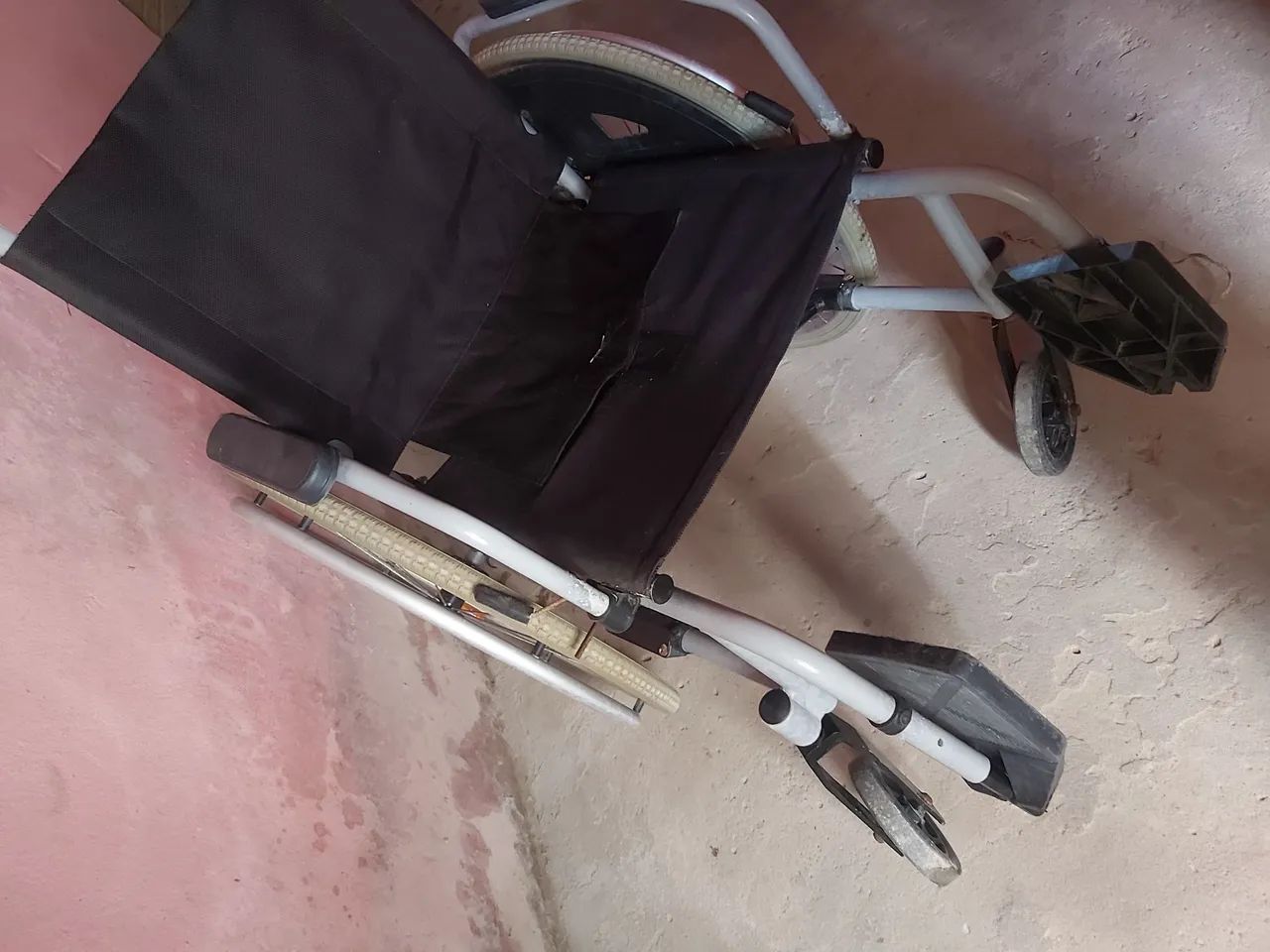 Cadeira de rodas dobrável