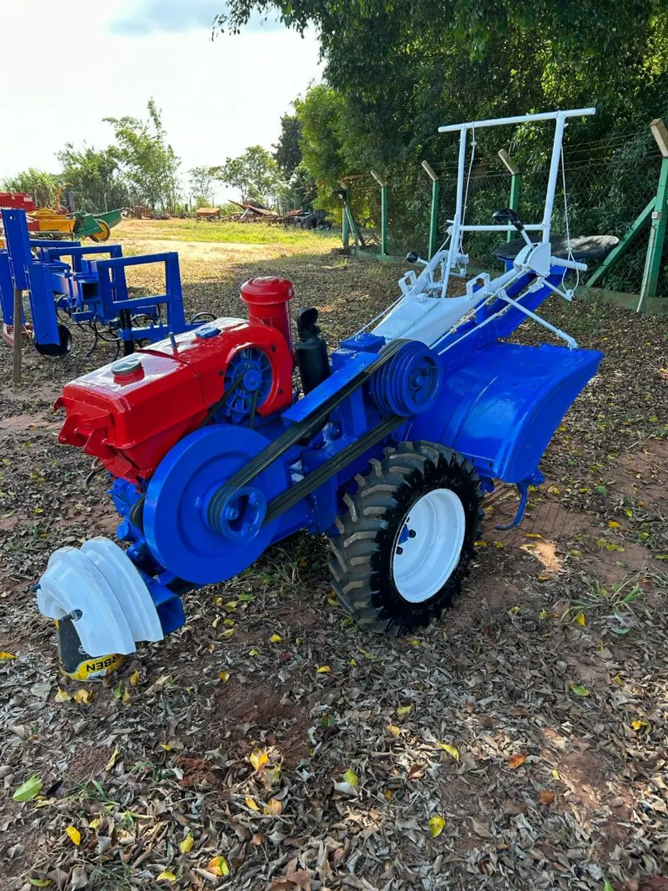 Trator Tobata tR 9