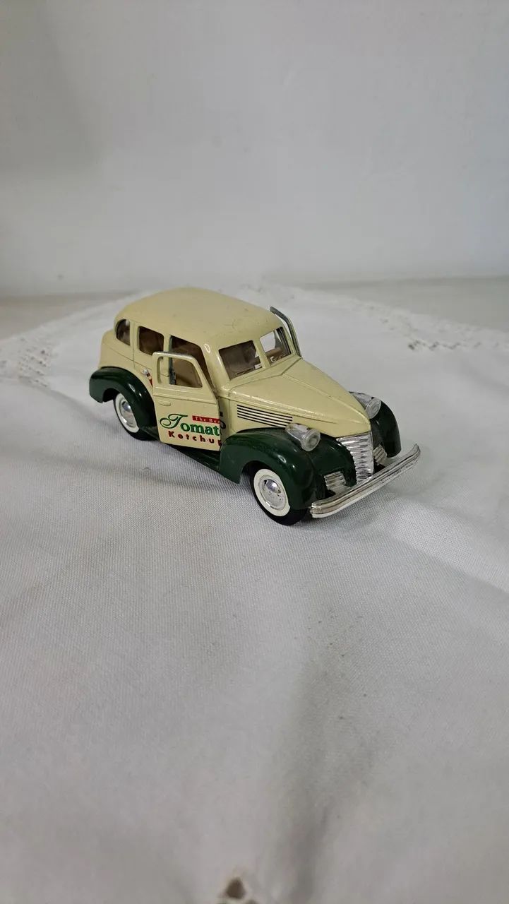 MIniatura carrinho calhambeque com tema tomato ketchup The best 