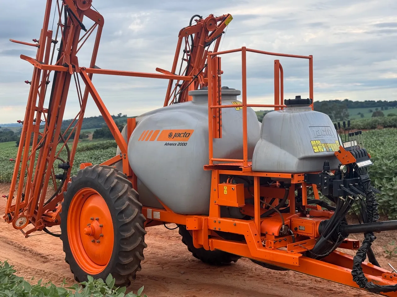 Jacto Advance 2000 - Pulverizador Agrícola