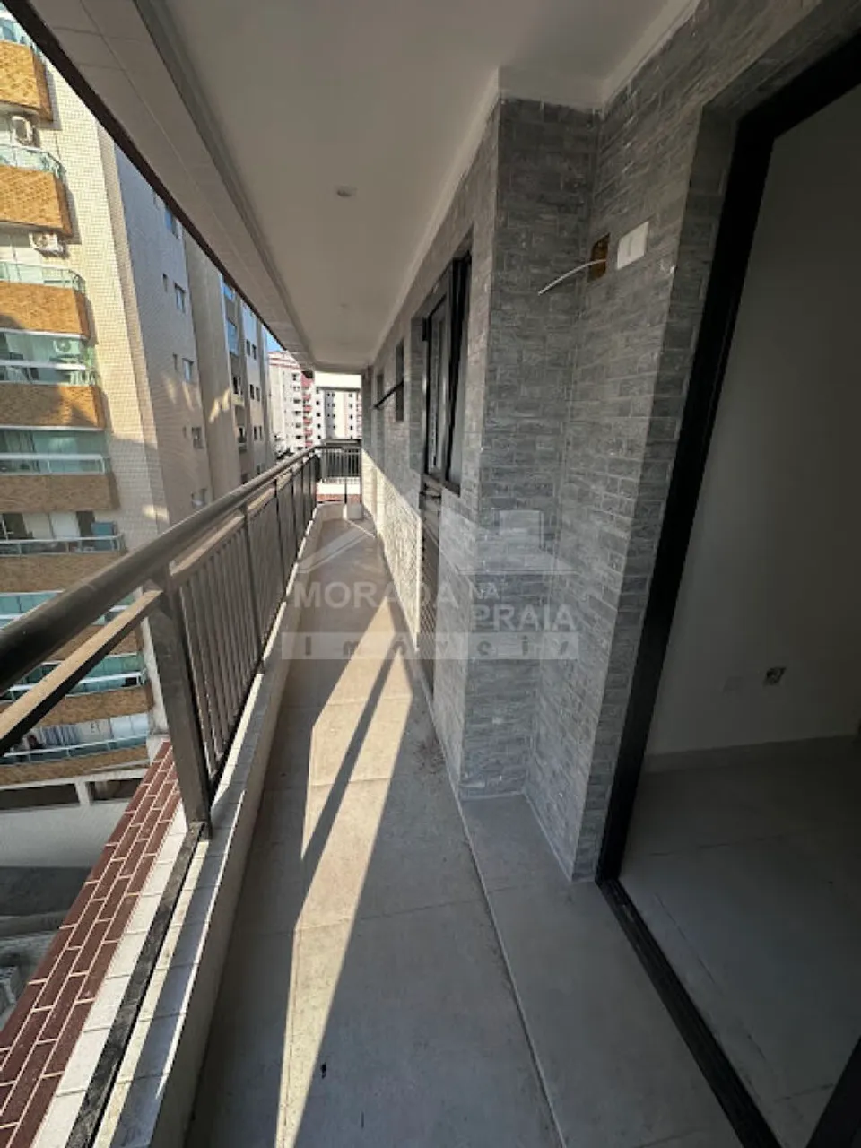 Apartamento na Vila Tupi, 2 dormitórios, lazer, confira em Praia Grande - SP.