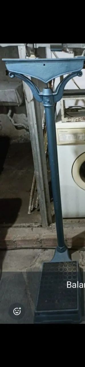 Balança Antiga de Consultório Médico
