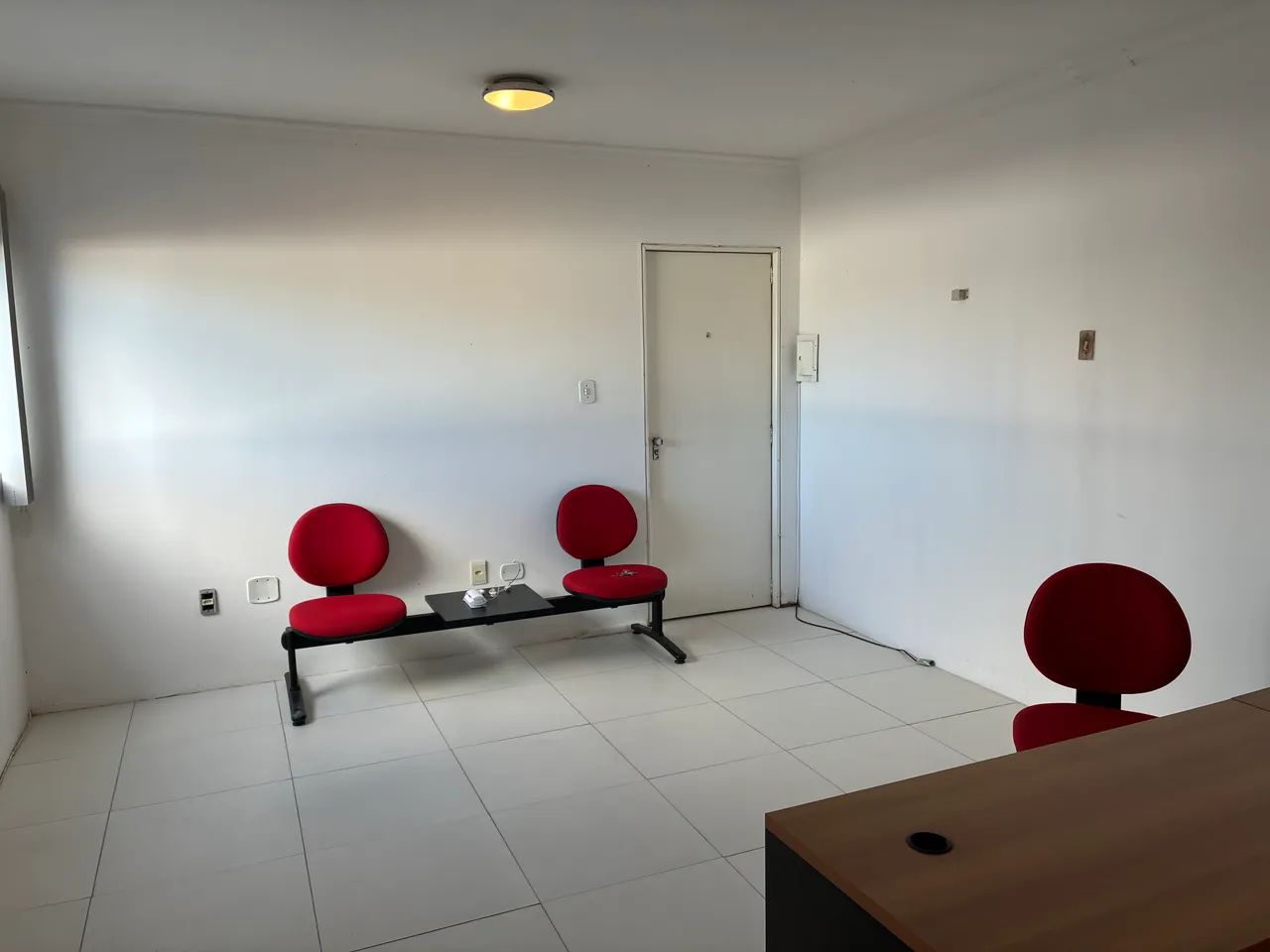Alugo Sala Comercial no Farol - Próximo ao Palato Av. Fernandes Lima - Foto 3