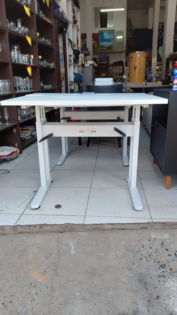 Mesas de Escrevaninha com Regulagem  2 disponível  - Foto 2
