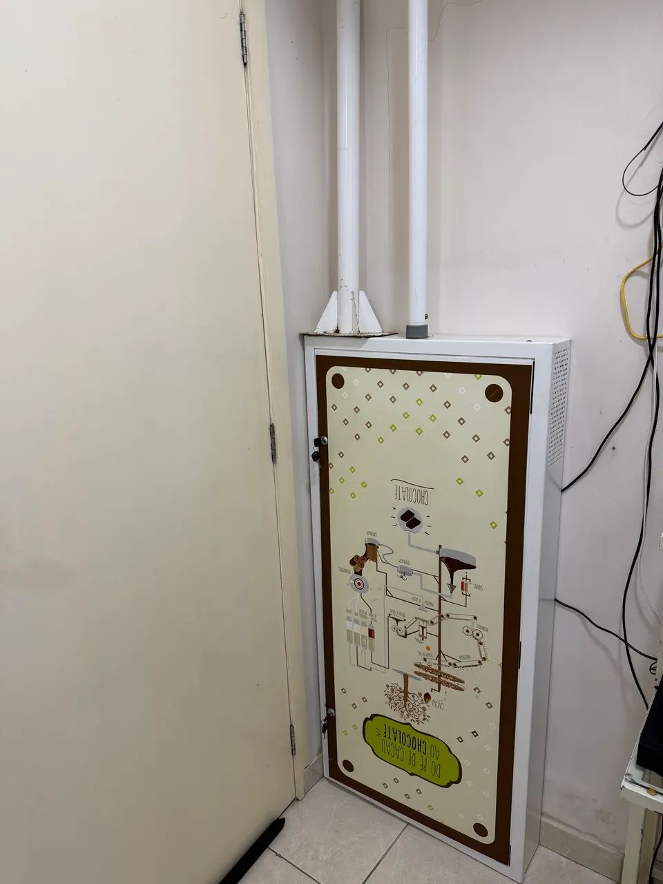Suporte para TV em vitrine 