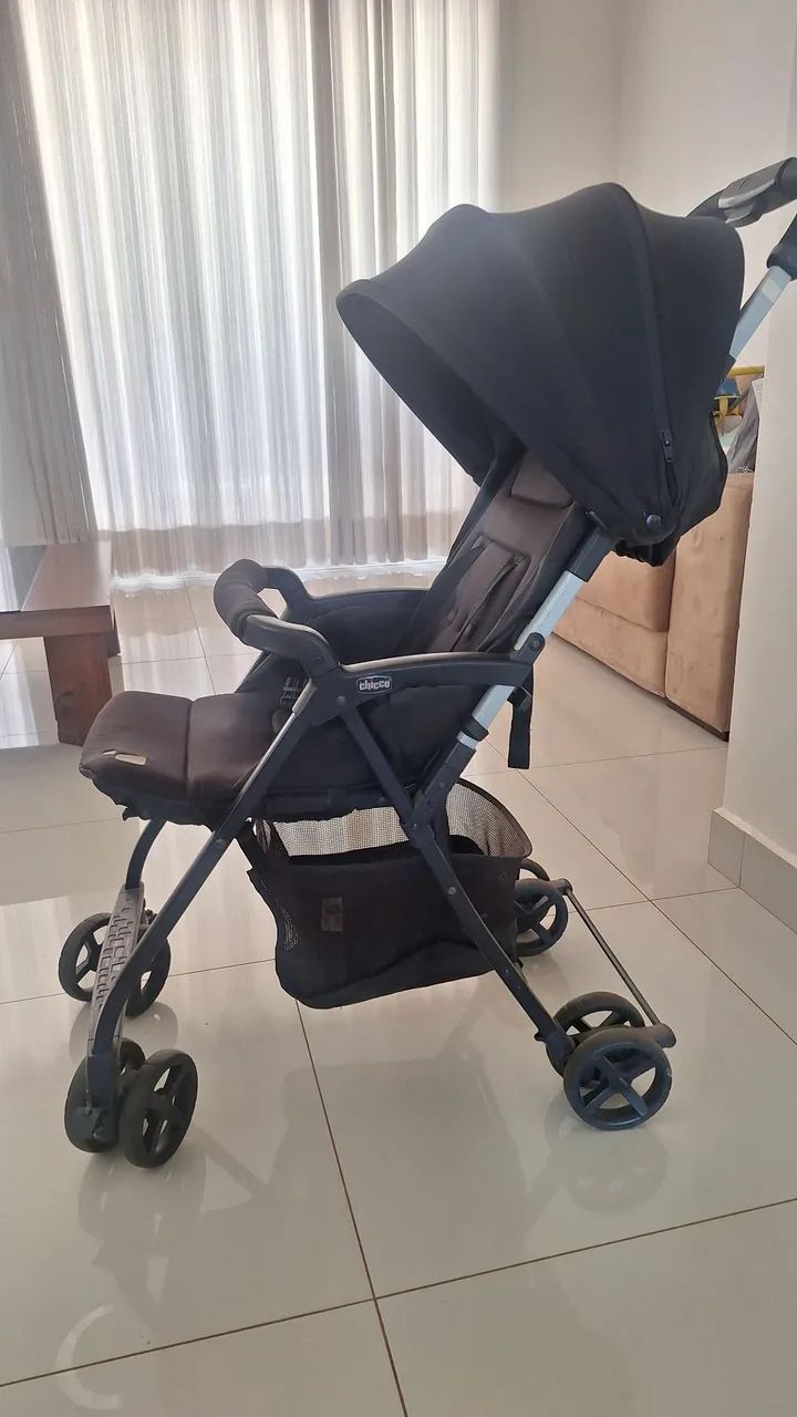 Carrinho de bebê marca Chicco