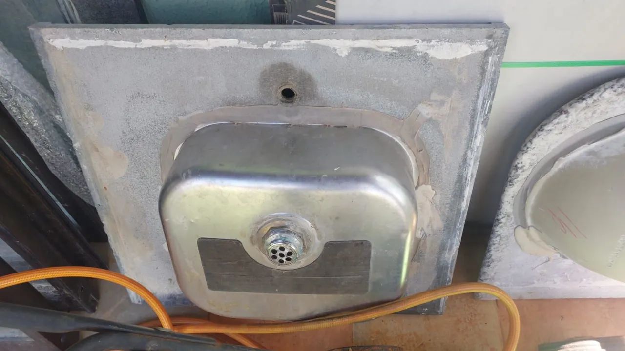 Pia com Cuba em Inox - 68x60 cm - Resistente e Pronta para Instalação - Foto 2