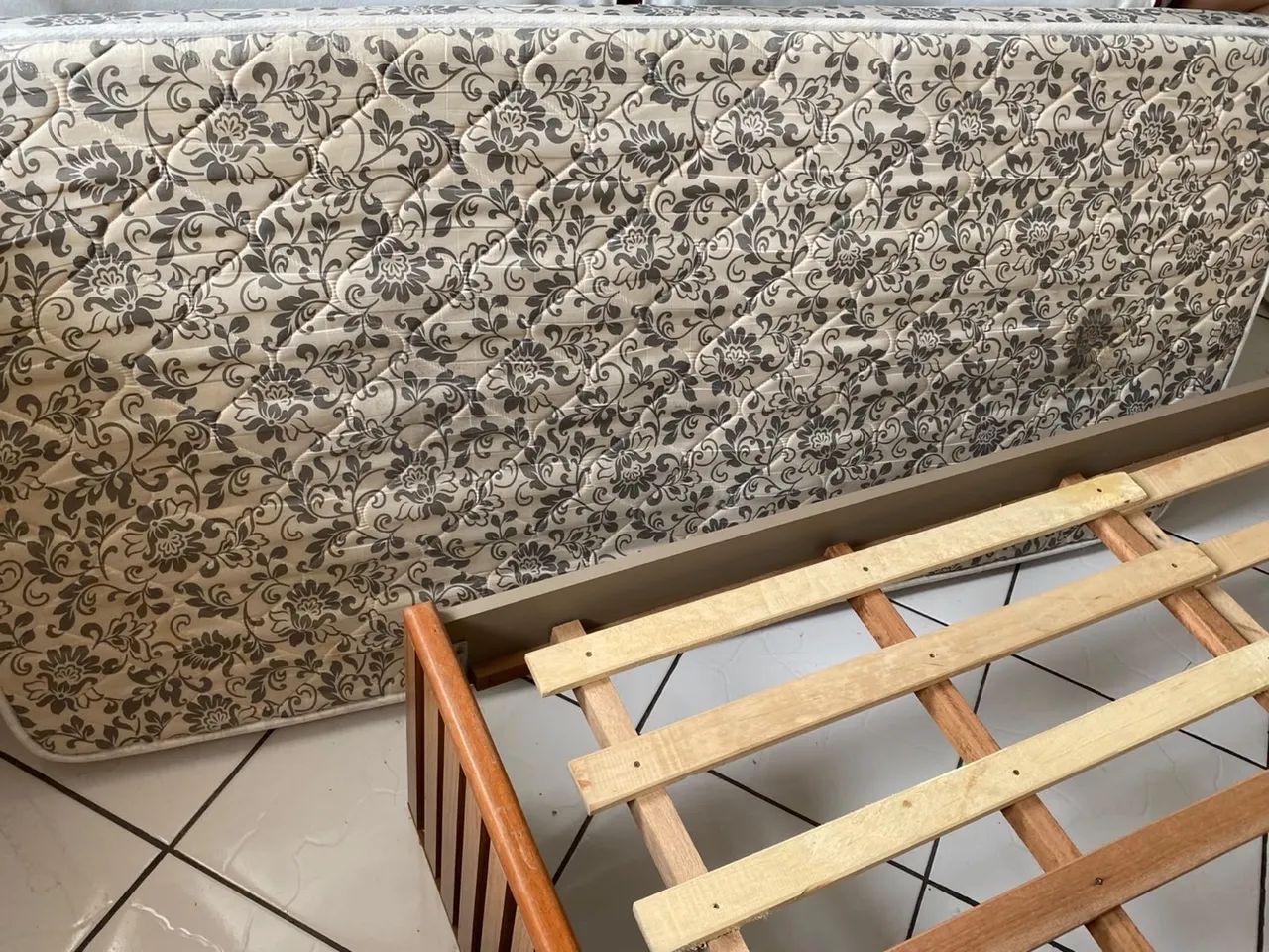 CAMA DE SOLTEIRO + COLCHÃO  - Foto 4