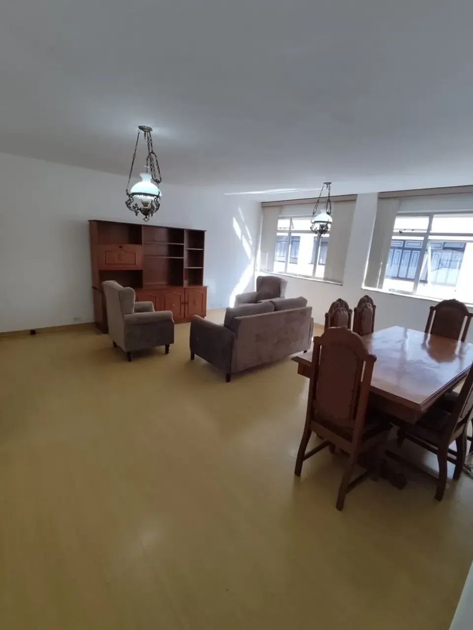 *IMOVEL RESERVADO* Apartamento amplo no Mercês próximo a praça 29 março