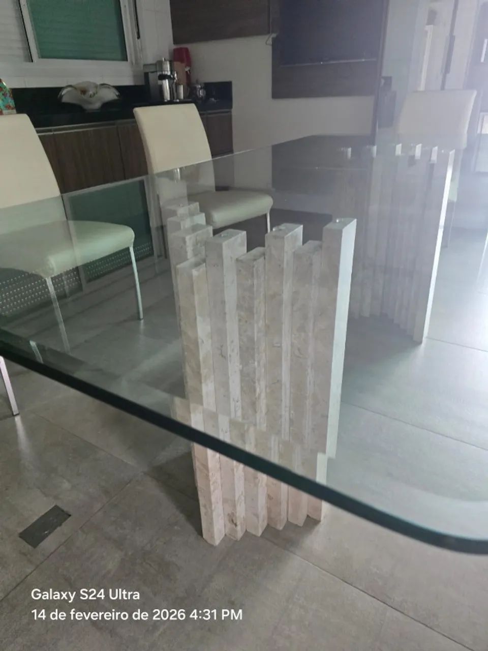 Mesa de Jantar 2,20 m com Vidro Bisotê e Bases em Travertino - Foto 4