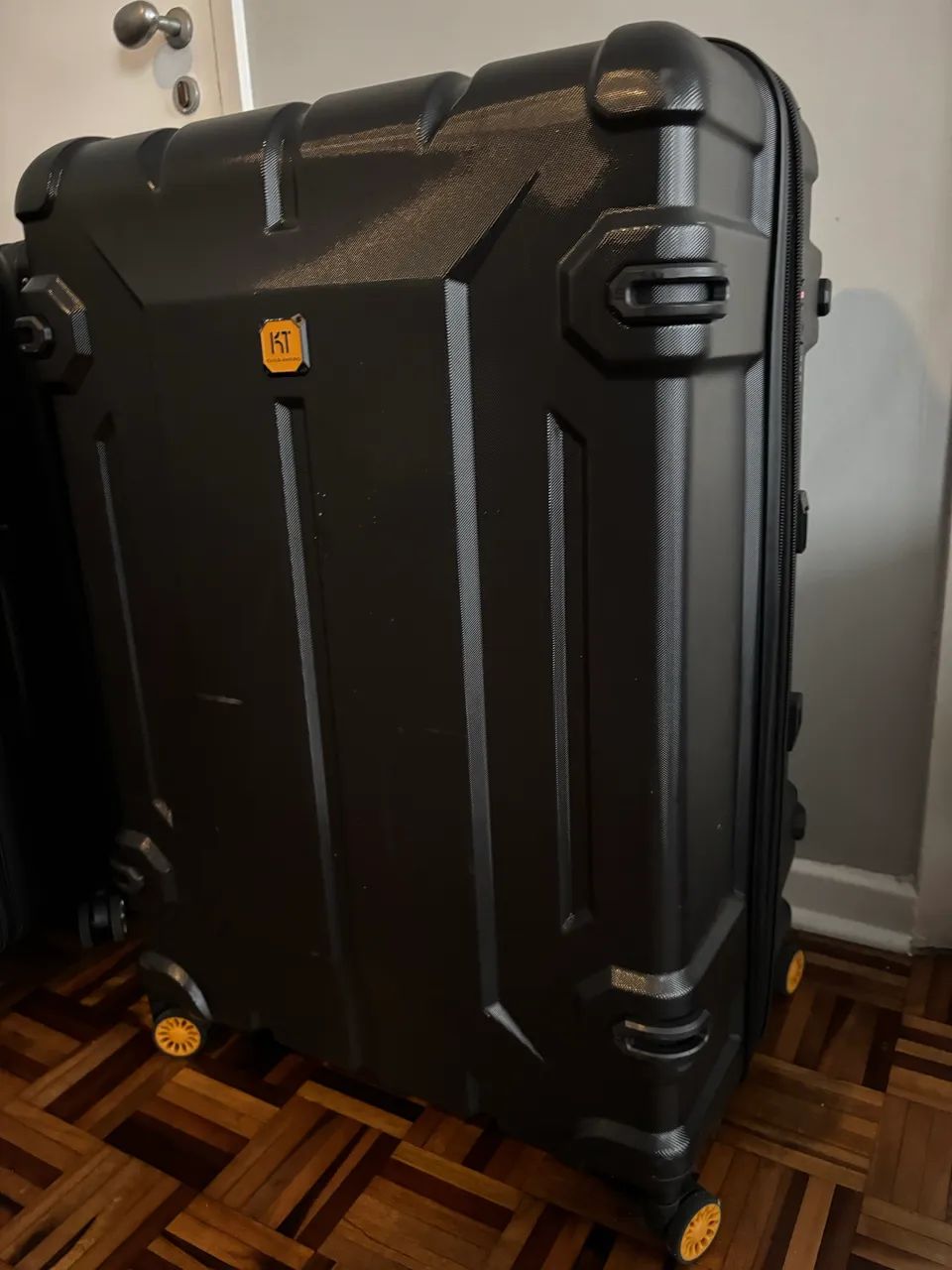 Mala gigante de viagem