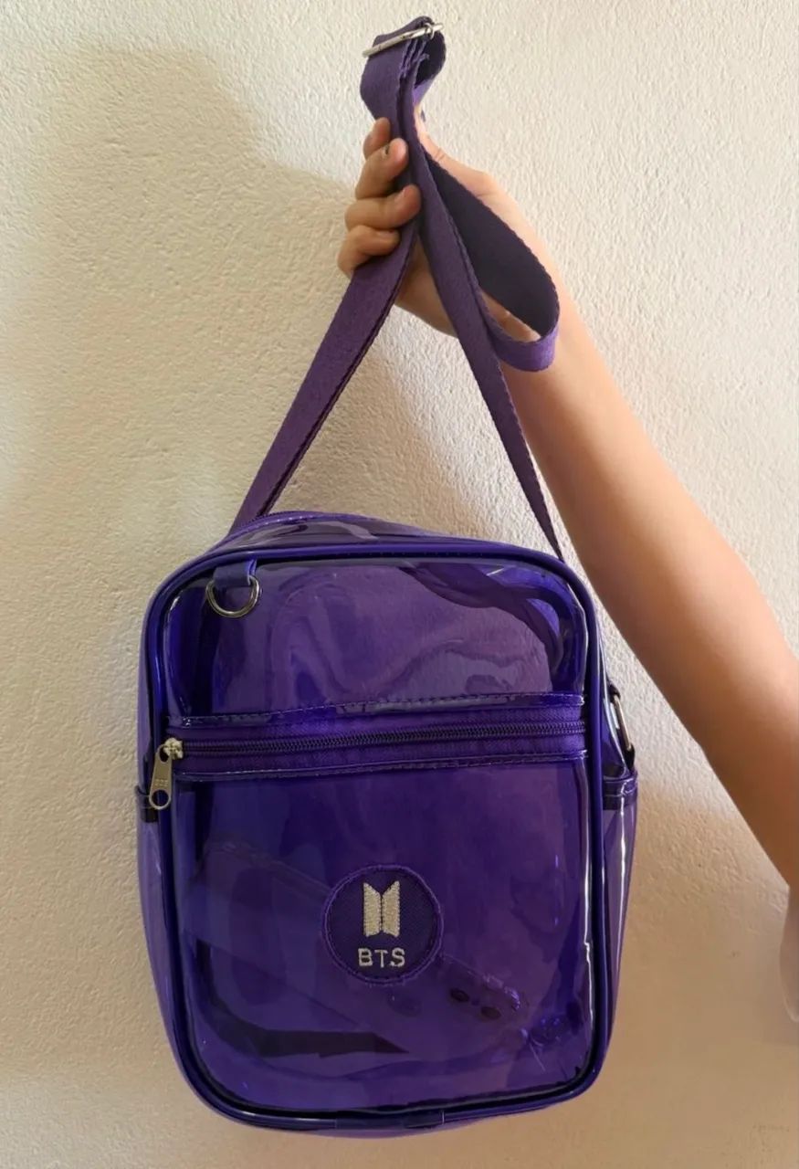 Bolsa transversal BTS roxa transparente  - Foto 2