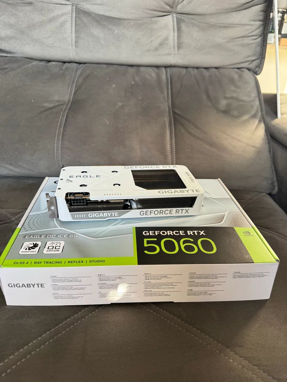 RTX 5060 GIGABYTE EAGLE 8GB  - Foto 2