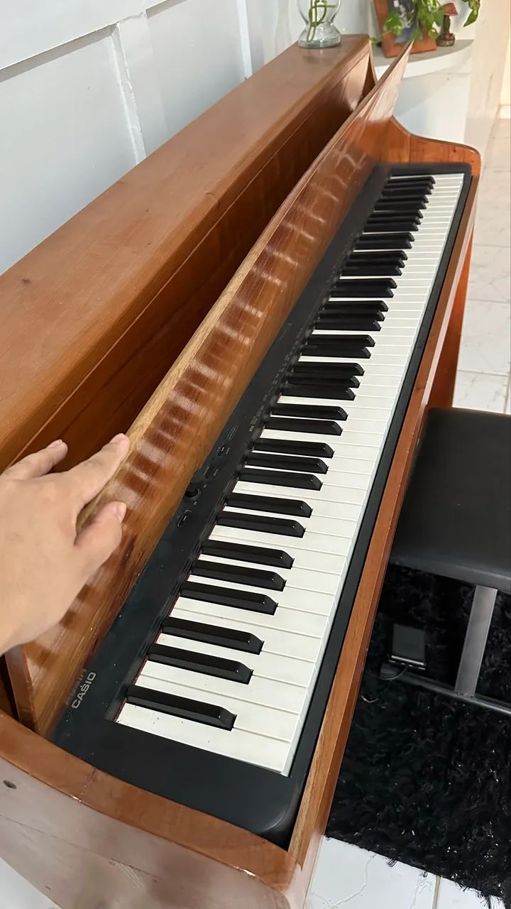 Vendo Piano com armário e banco  - Foto 2