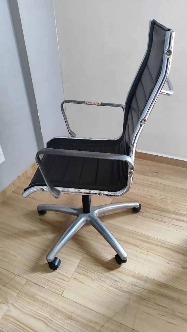 Vendo cadeira escritório executiva  - Foto 4