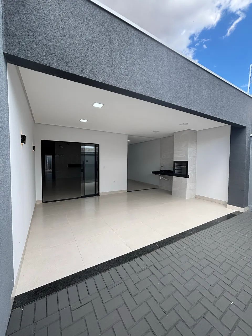 Vendo casa nova na 1505 sul 