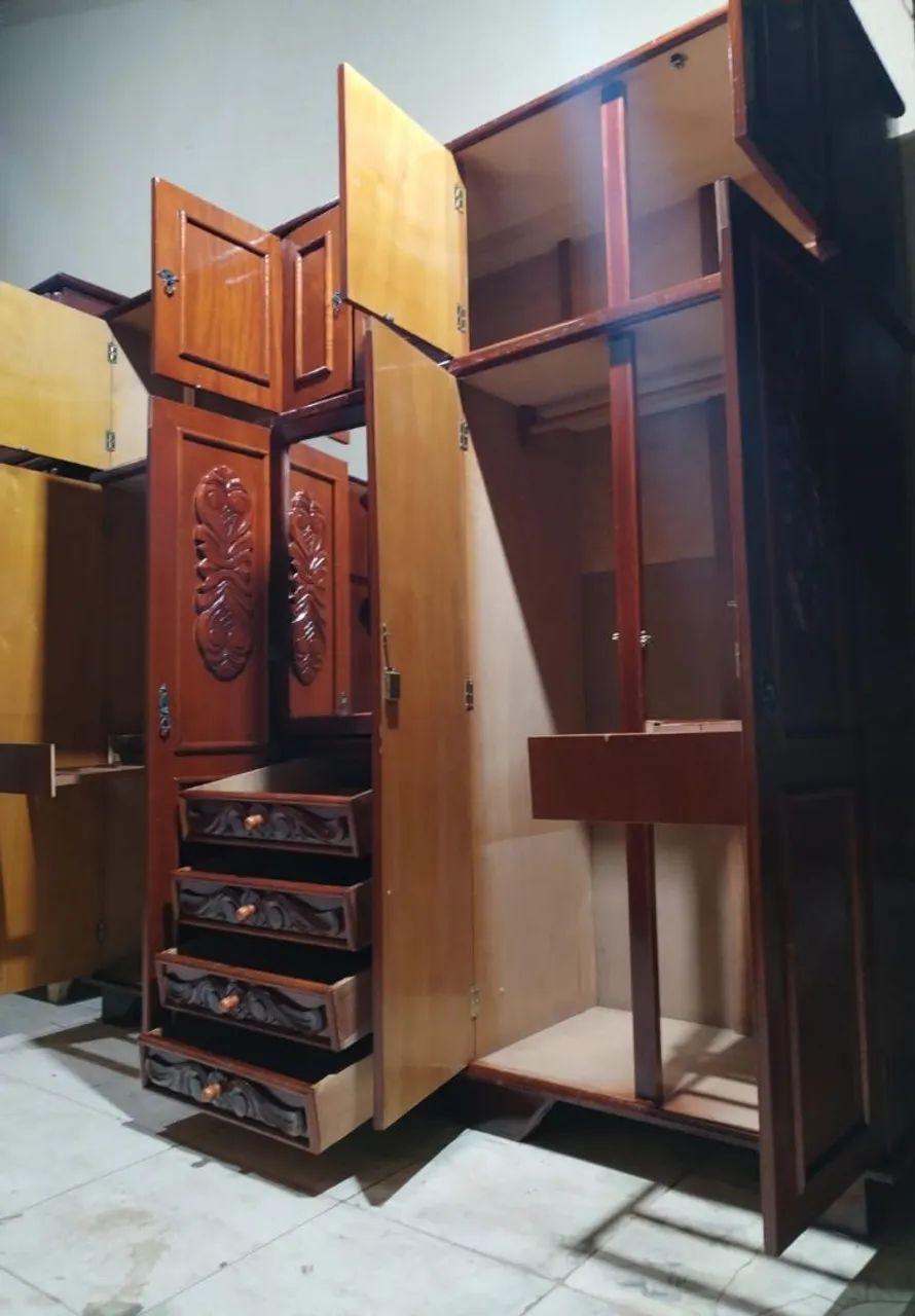 Guarda roupa de madeira PURA bem conservado  - Foto 3