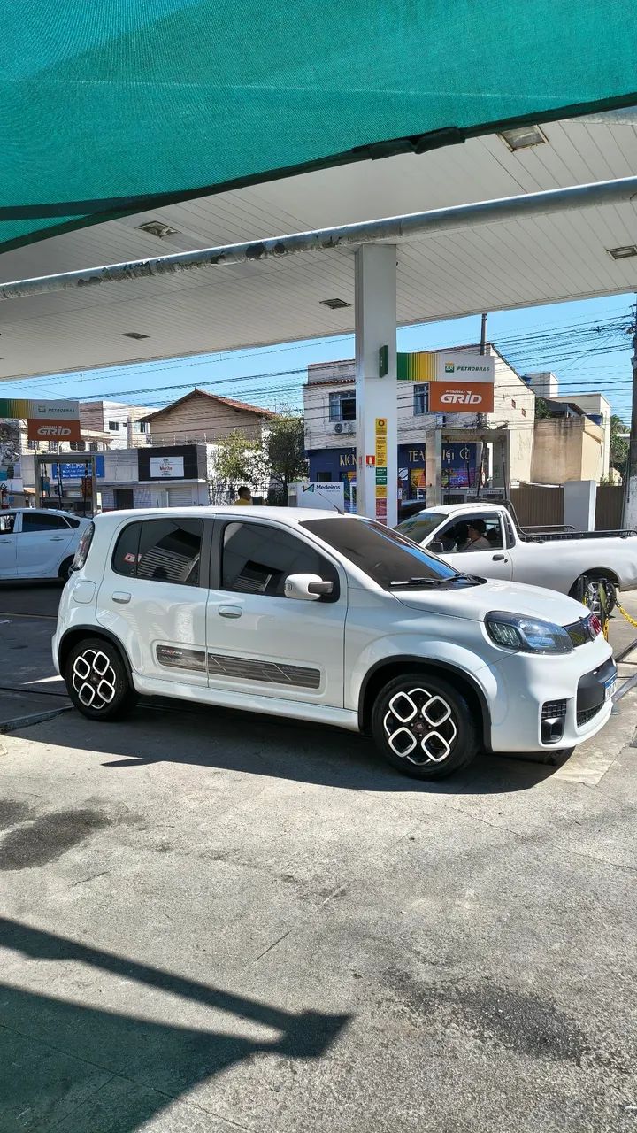 Fiat Uno Sporting 1.4 EVO Fire Flex 8V 4P 2016 - Foto 3