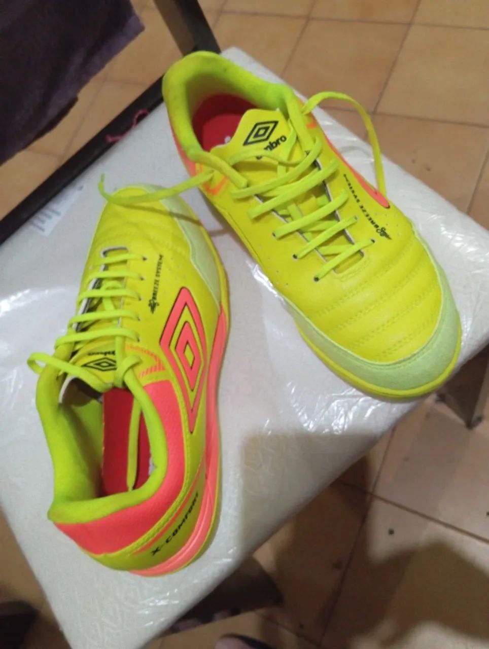 Chuteira society Umbro  - Foto 3