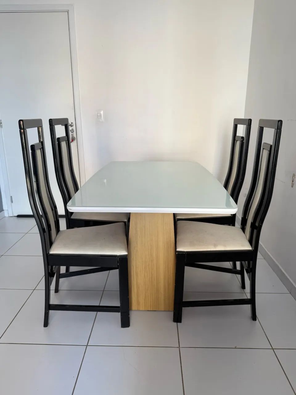 Mesa com 4 cadeiras