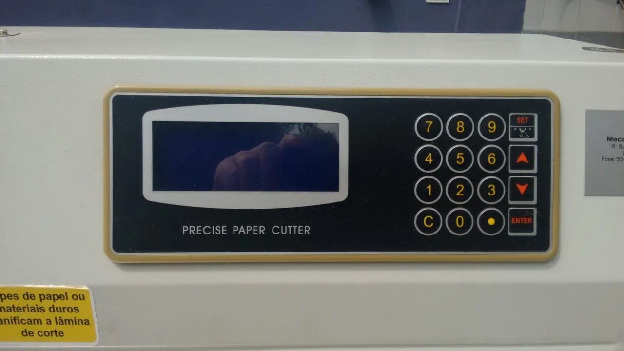 Guilhotina / Gráfica Rápida - 50 cm de boca - esq. eletrônico -  faca balancinho no botão. - Foto 2