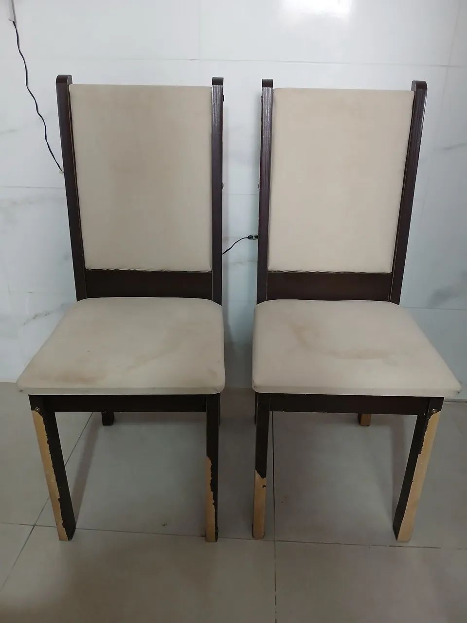 Vendo 2 cadeiras madesa em mdf madesa usada