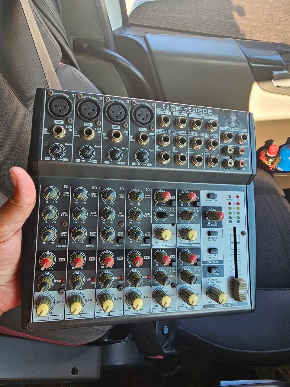 Mesa behringer 1202
