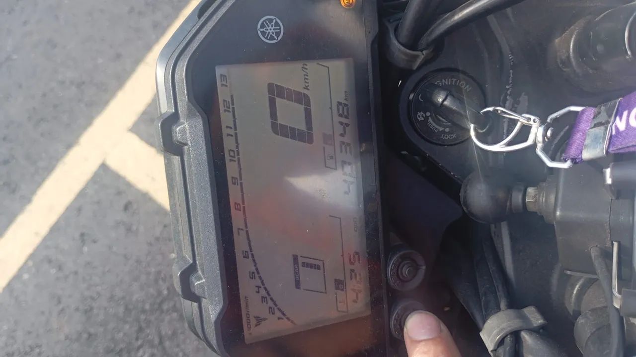 Yamaha MT 03  - Foto 5