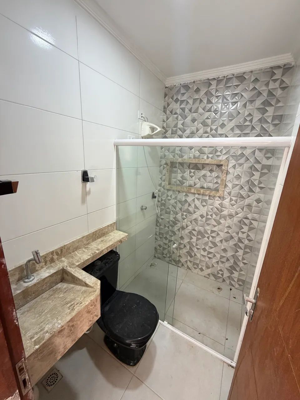 Alugo casa no Bom sucesso 1700 reais  - Foto 4