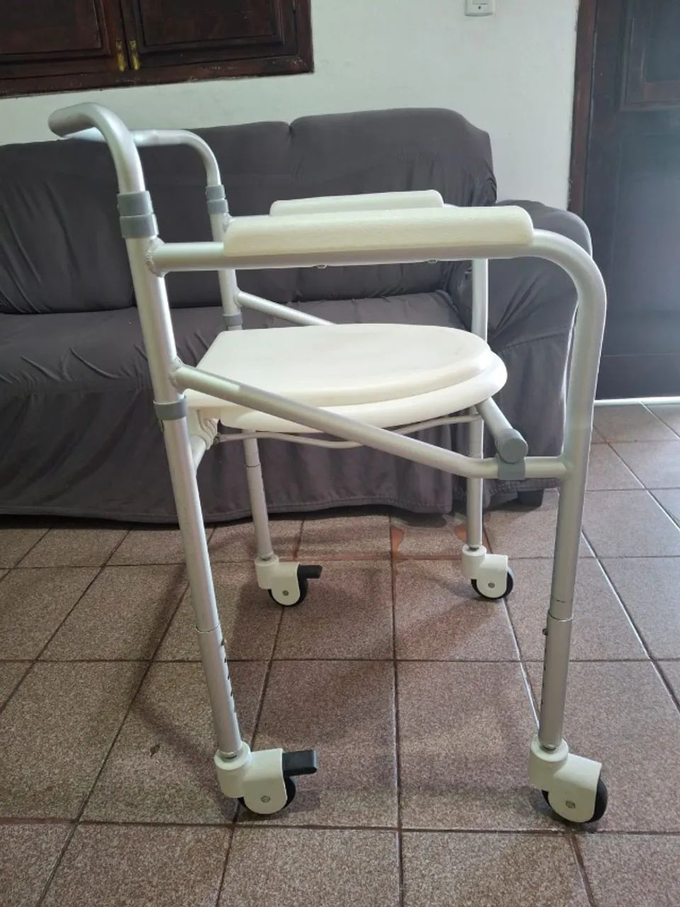 Cadeira de banho hospitalar - Foto 2