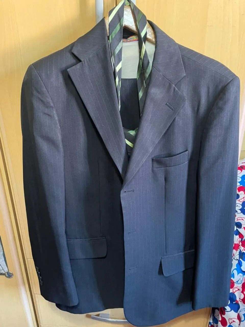 Conjunto de Paletó, Camisa, Gravata e Calça