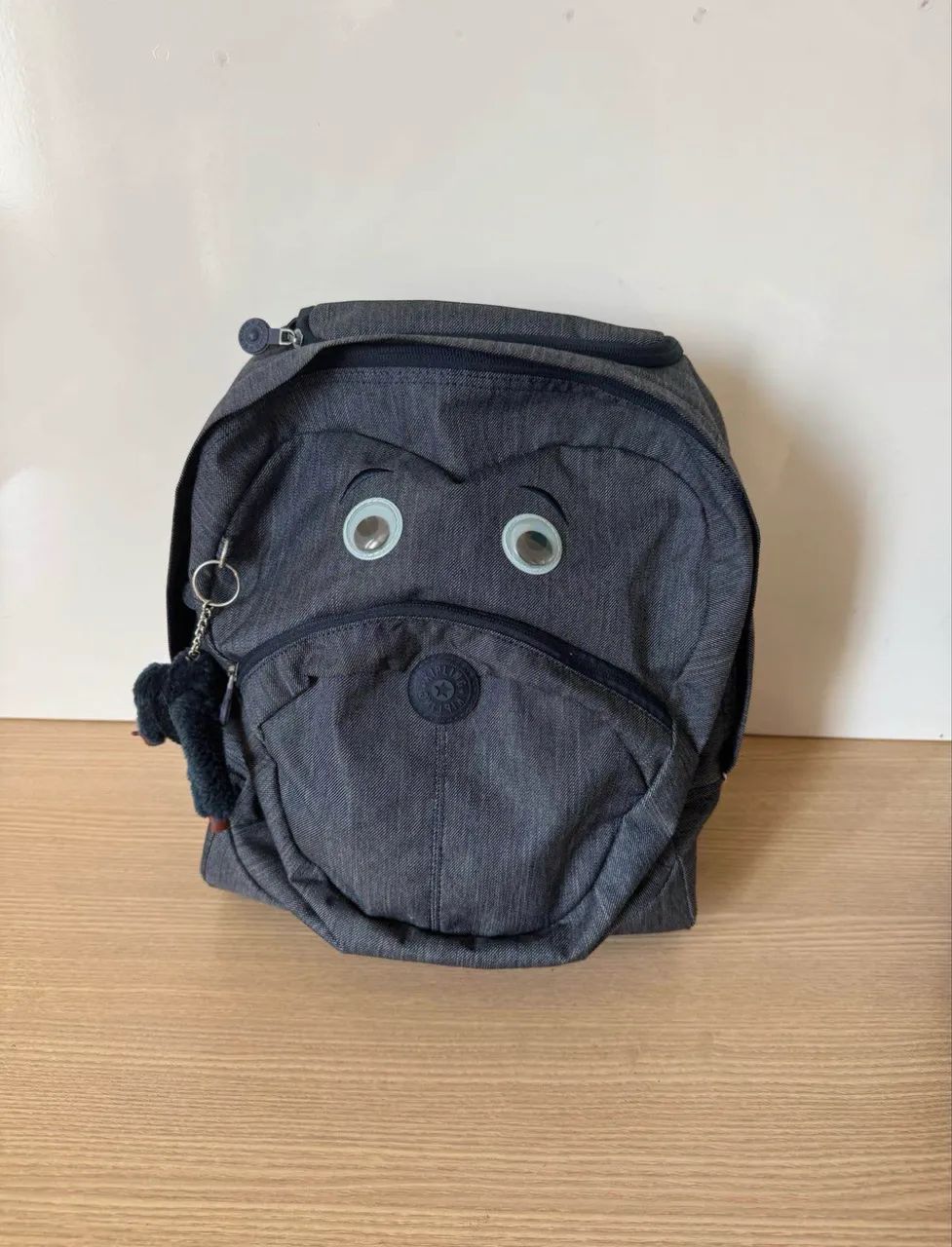 Mochila Kipling Cinza Escuro de rodinhas com a lancheira - Foto 2