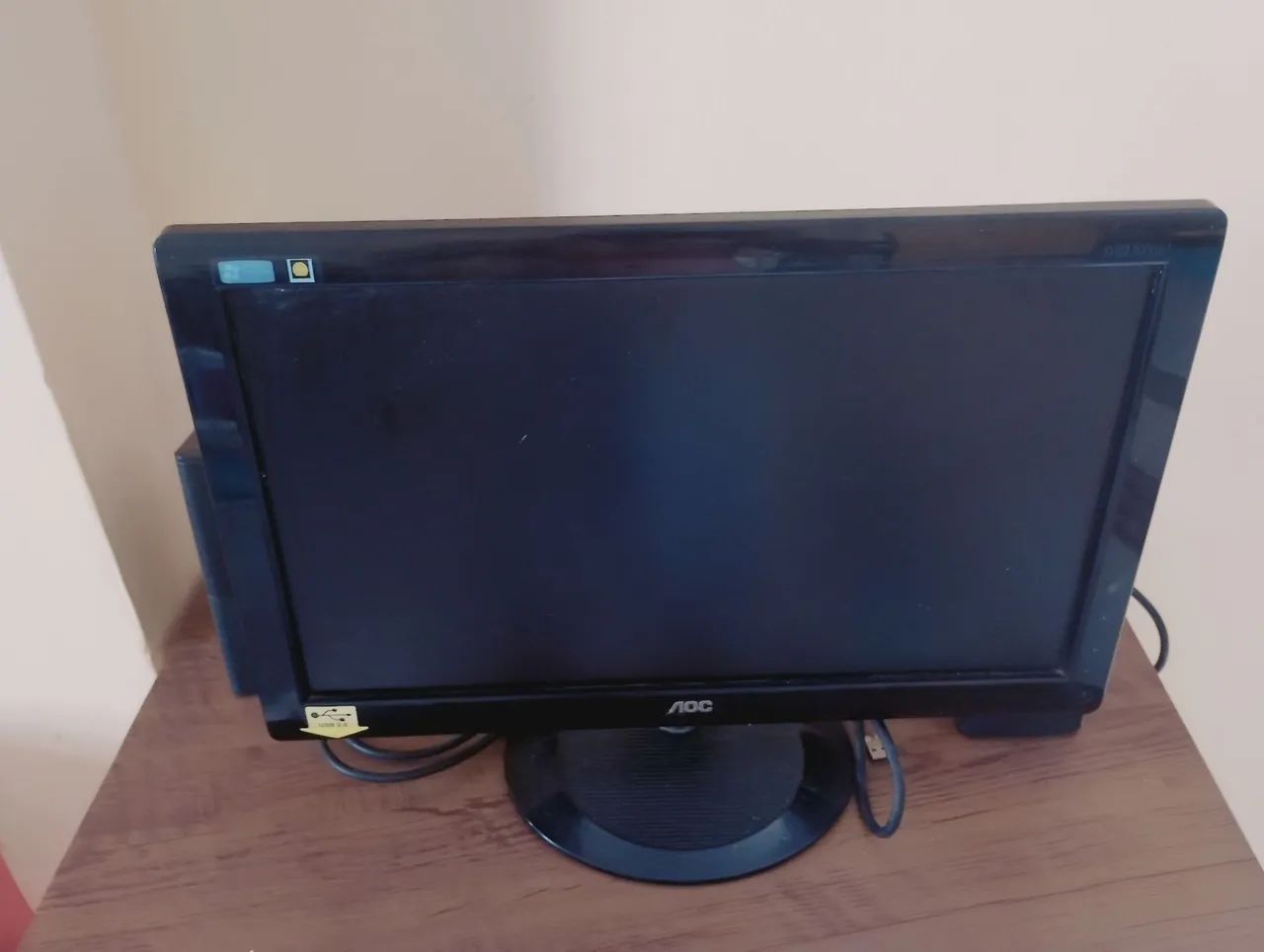 Monitor AOC 18 pole. Por 180