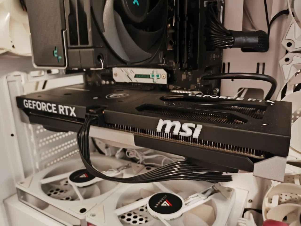MSI GeForce RTX 5060 Ventus 3X - 8GB - Foto 3