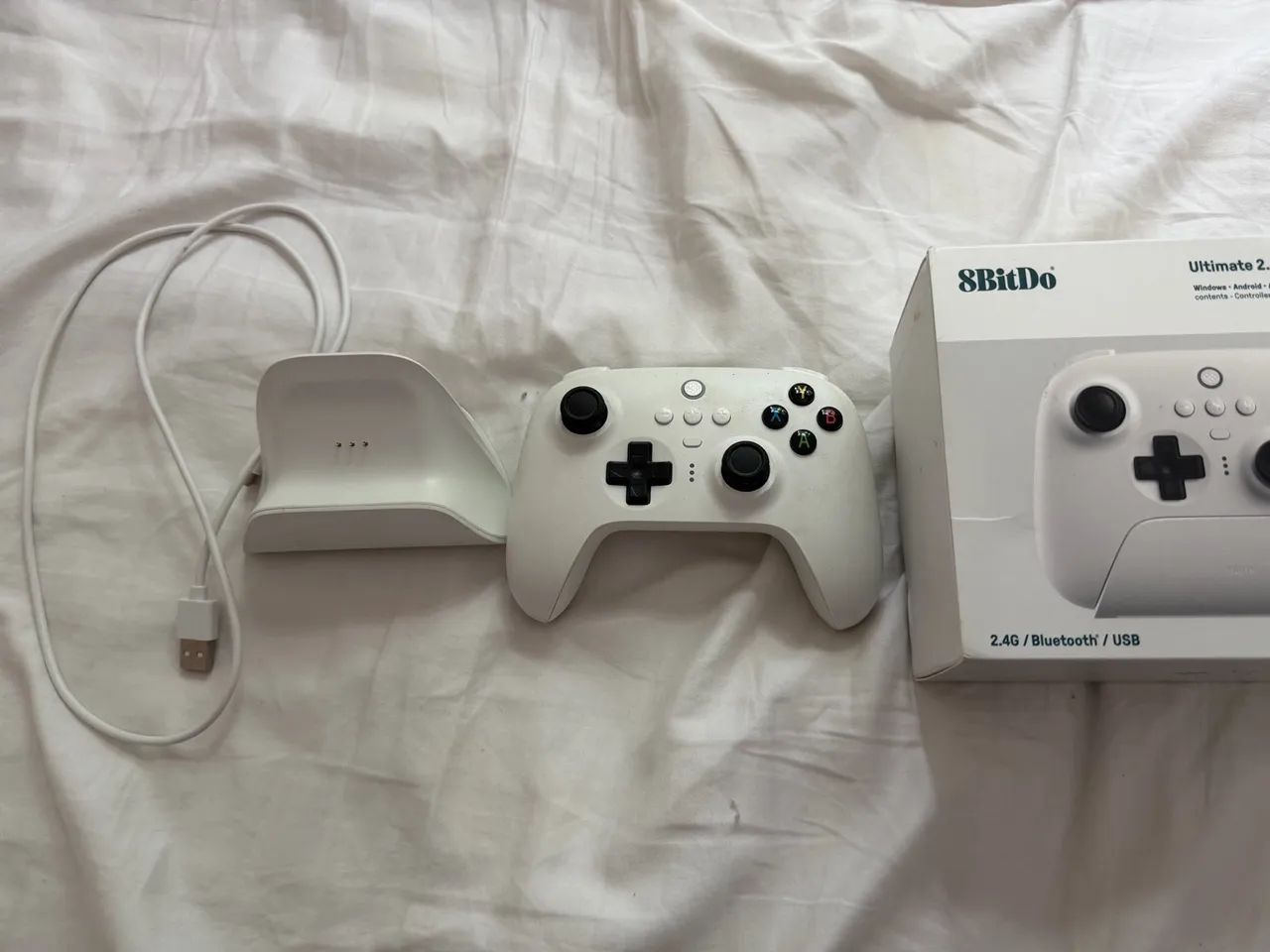 Controle 8BitDo Ultimate 2.4G Hall Effect Branco - com base e caixa - Foto 2