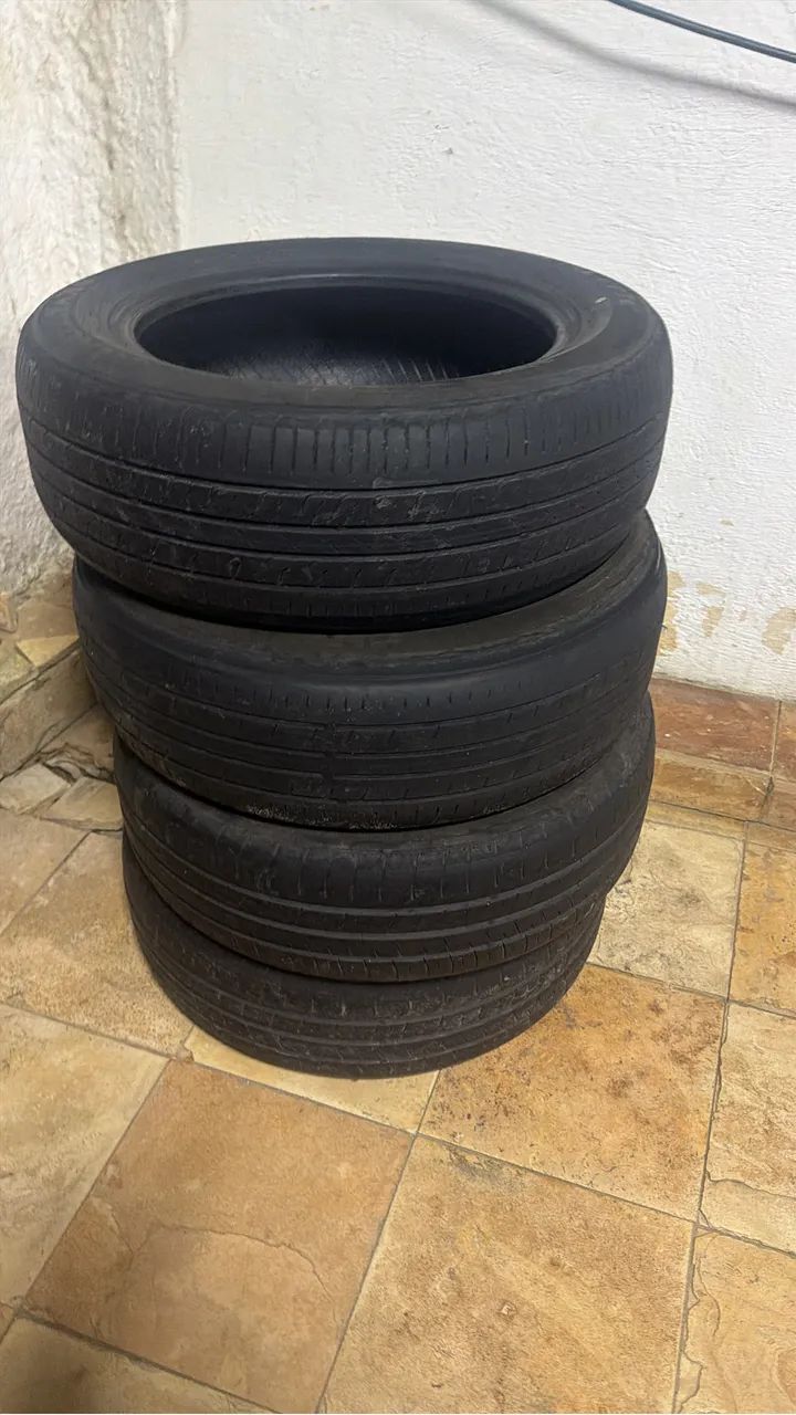 Vendo 4 pneus R16 usados em bom estado 