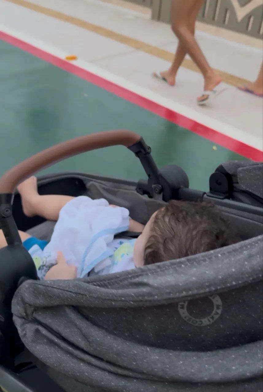 Carrinho de bebê Max Cosi com Bebê conforto  - Foto 2