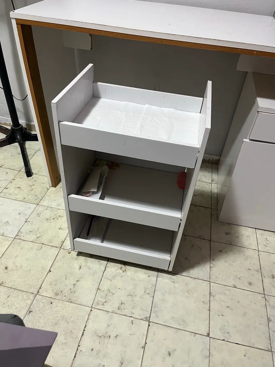 Mesa de manicure e carrinho auxiliar  - Foto 2